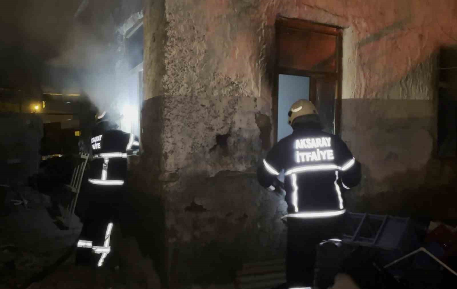 Metruk evde çıkan yangın paniğe neden oldu 4 metruk evde cikan yangin panige neden oldu 0 FUMKsl5C