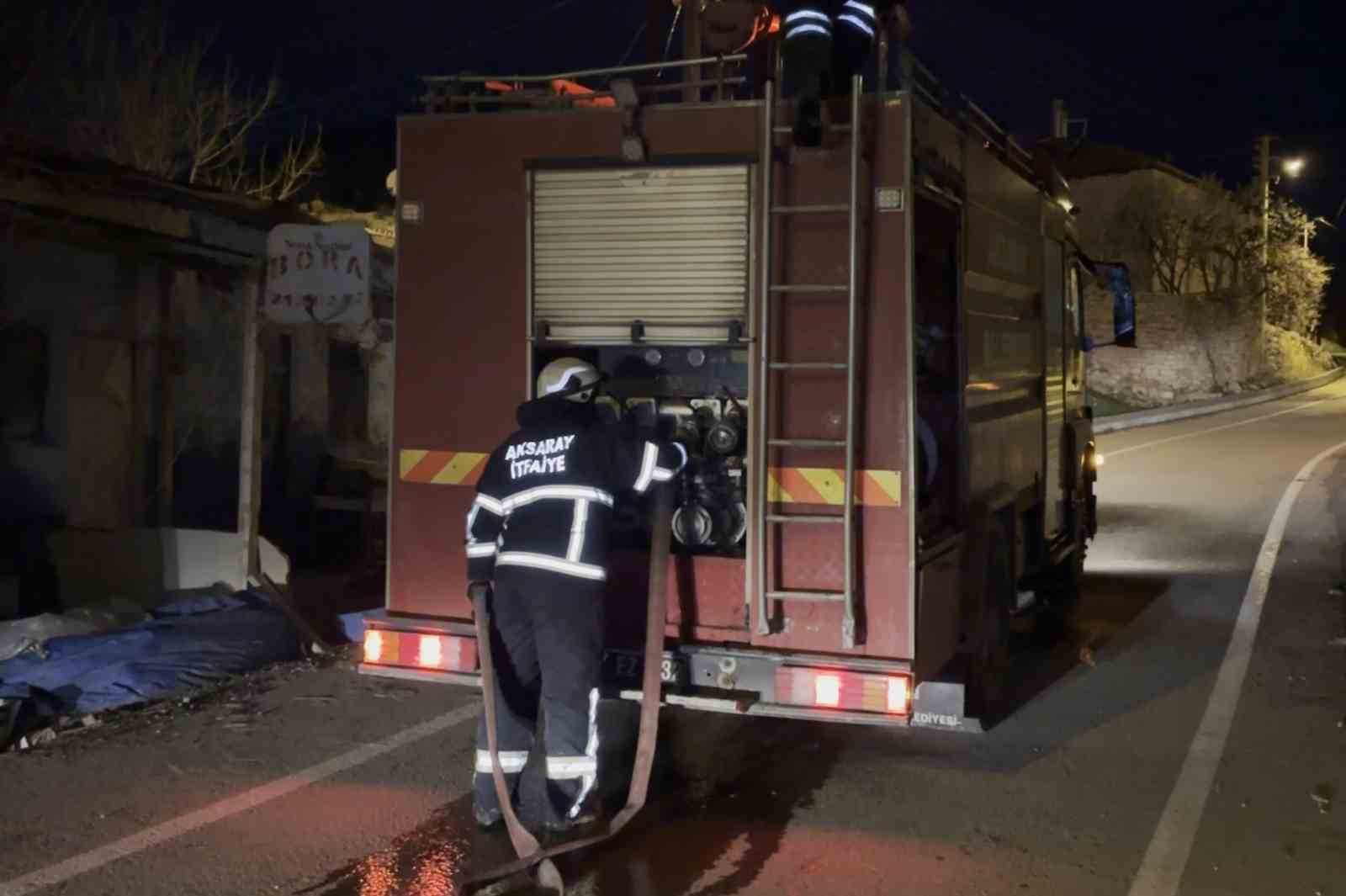 Metruk evde çıkan yangın paniğe neden oldu 5 metruk evde cikan yangin panige neden oldu 1