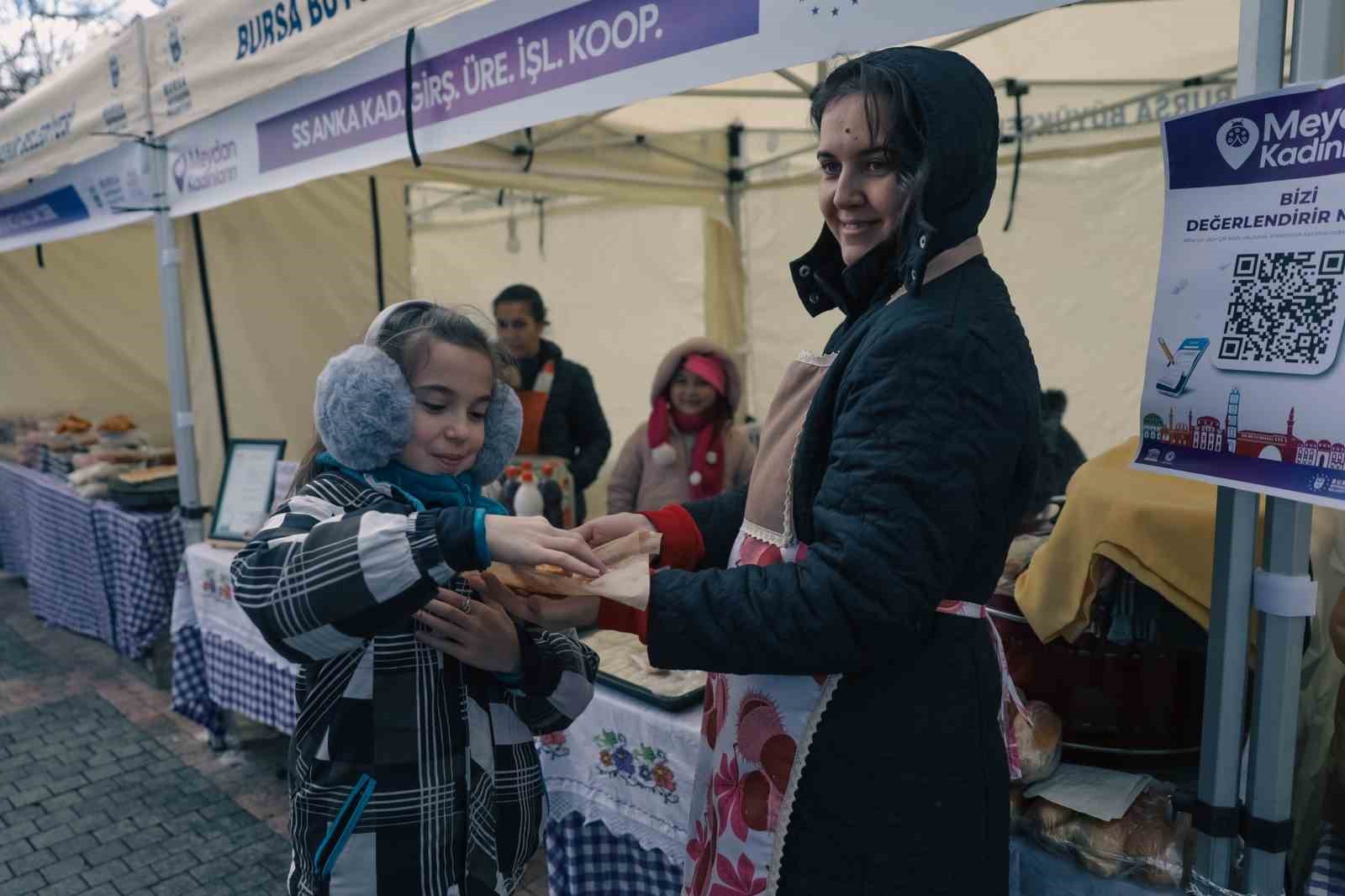 meydan kadinlarin dayanisma pazarina buyuk ilgi 4 B9363tIu