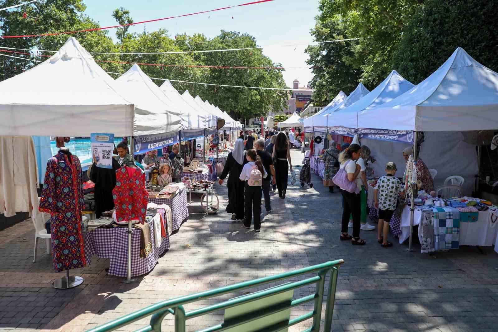meydan kadinlarin dayanisma pazarina ilgi buyuyor 3 fy1PHeCU