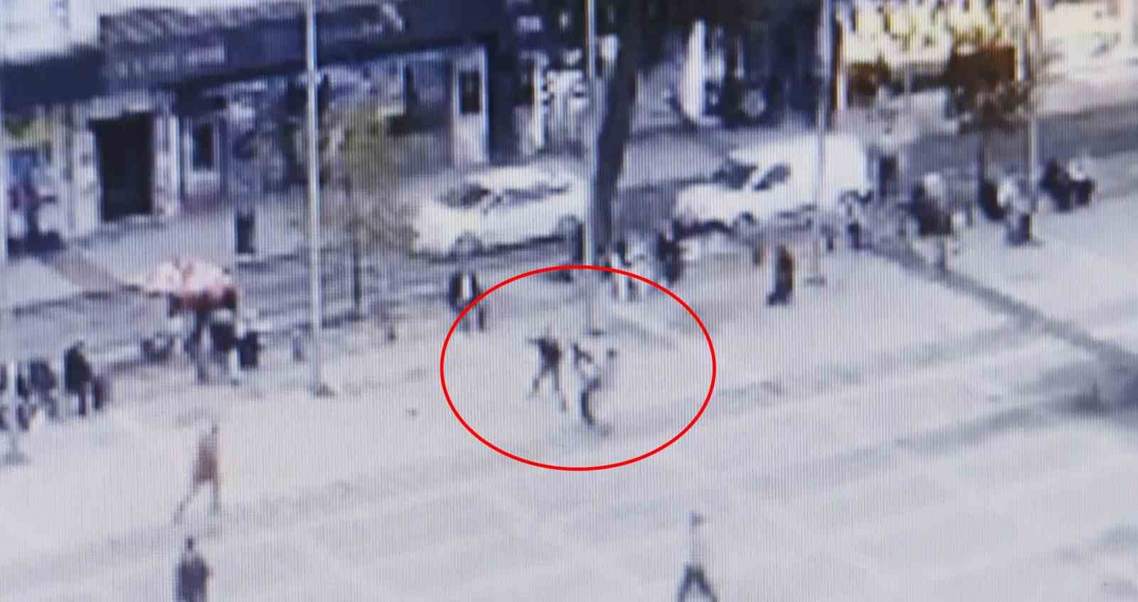 meydanda ucan tekmeli kavga 3 UaULGygF