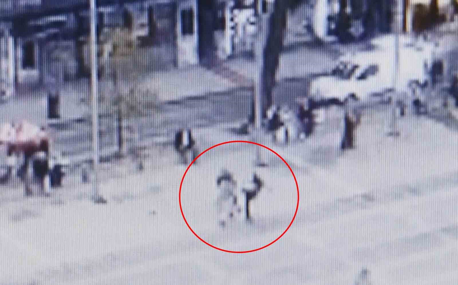 meydanda ucan tekmeli kavga 4 BvTcR4rK