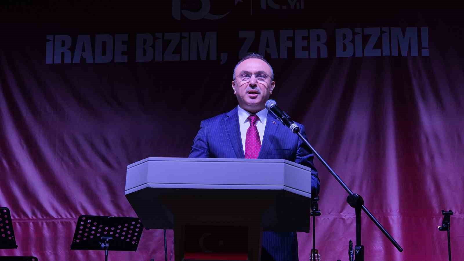 Meydanlar kırmızı beyaza büründü: Tekirdağ’da 15 Temmuz’da yüzlerce kişi tek yürek oldu 9 meydanlar kirmizi beyaza burundu tekirdagda 15 temmuzda yuzlerce kisi tek yurek oldu 5 gtQRDJsB