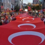 meydanlar-kirmizi-beyaza-burundu-tekirdagda-15-temmuzda-yuzlerce-kisi-tek-yurek-oldu-i3Mpeuh4.jpg