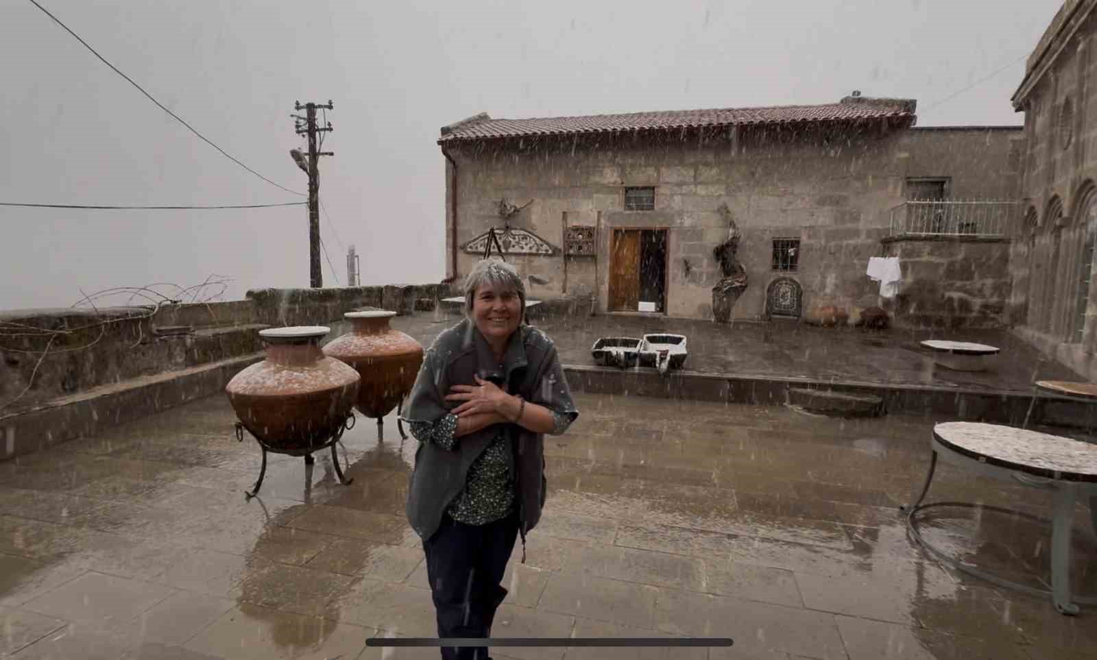 meyve agaclarinin cicek actigi guzelyurtta kar yagisi 0 q4LskQtn