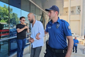 Oltalı hırsız camiden mikrofon çaldı 1 thumbnail