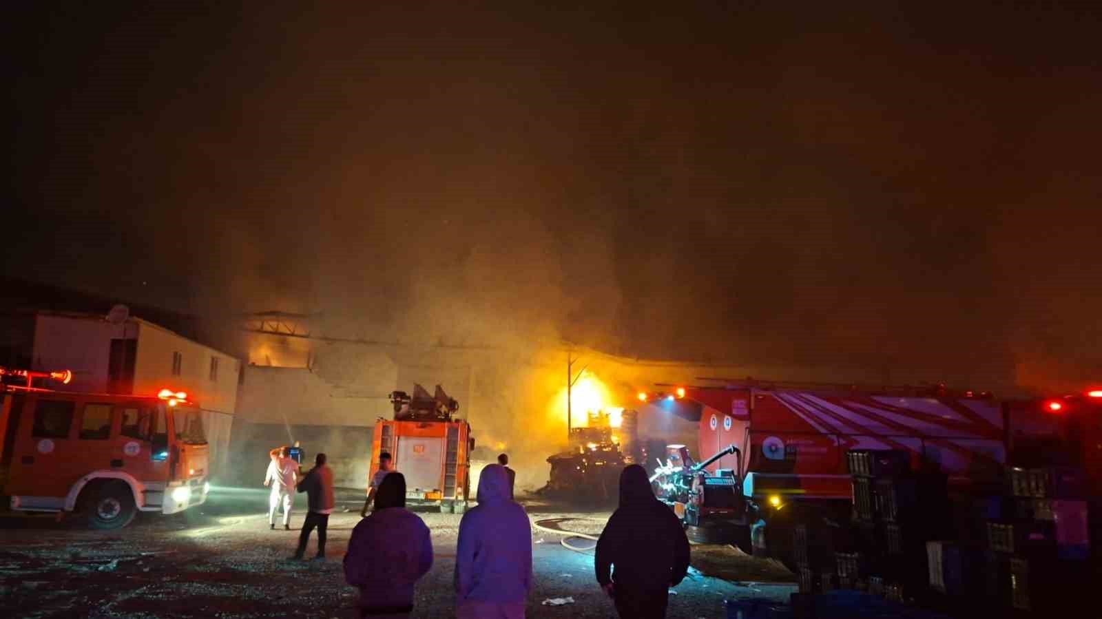 meyve sebze paketleme fabrikasi yanginindaki hasar gun agarinca ortaya cikti 0 bpGY4BQX