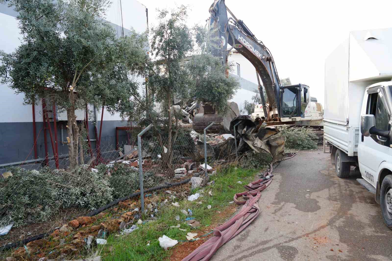 meyve sebze paketleme fabrikasi yanginindaki hasar gun agarinca ortaya cikti 11 MaVwHTIm