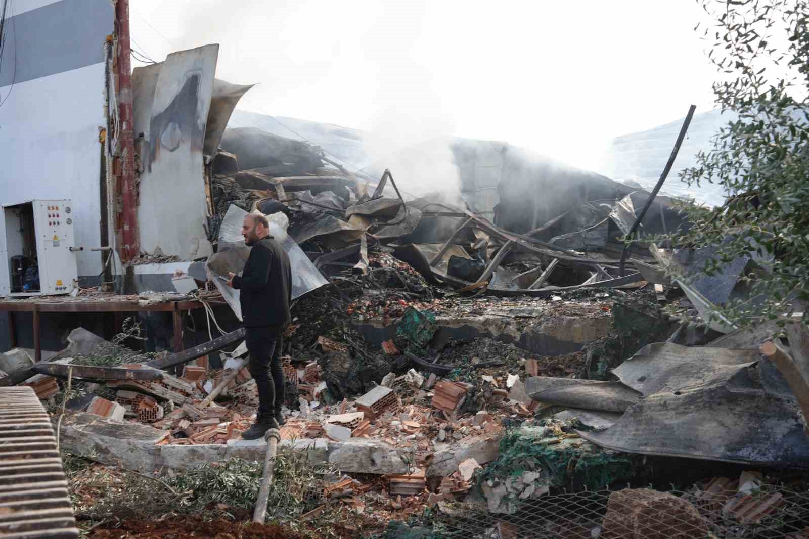 meyve sebze paketleme fabrikasi yanginindaki hasar gun agarinca ortaya cikti 9 N33fTcwD
