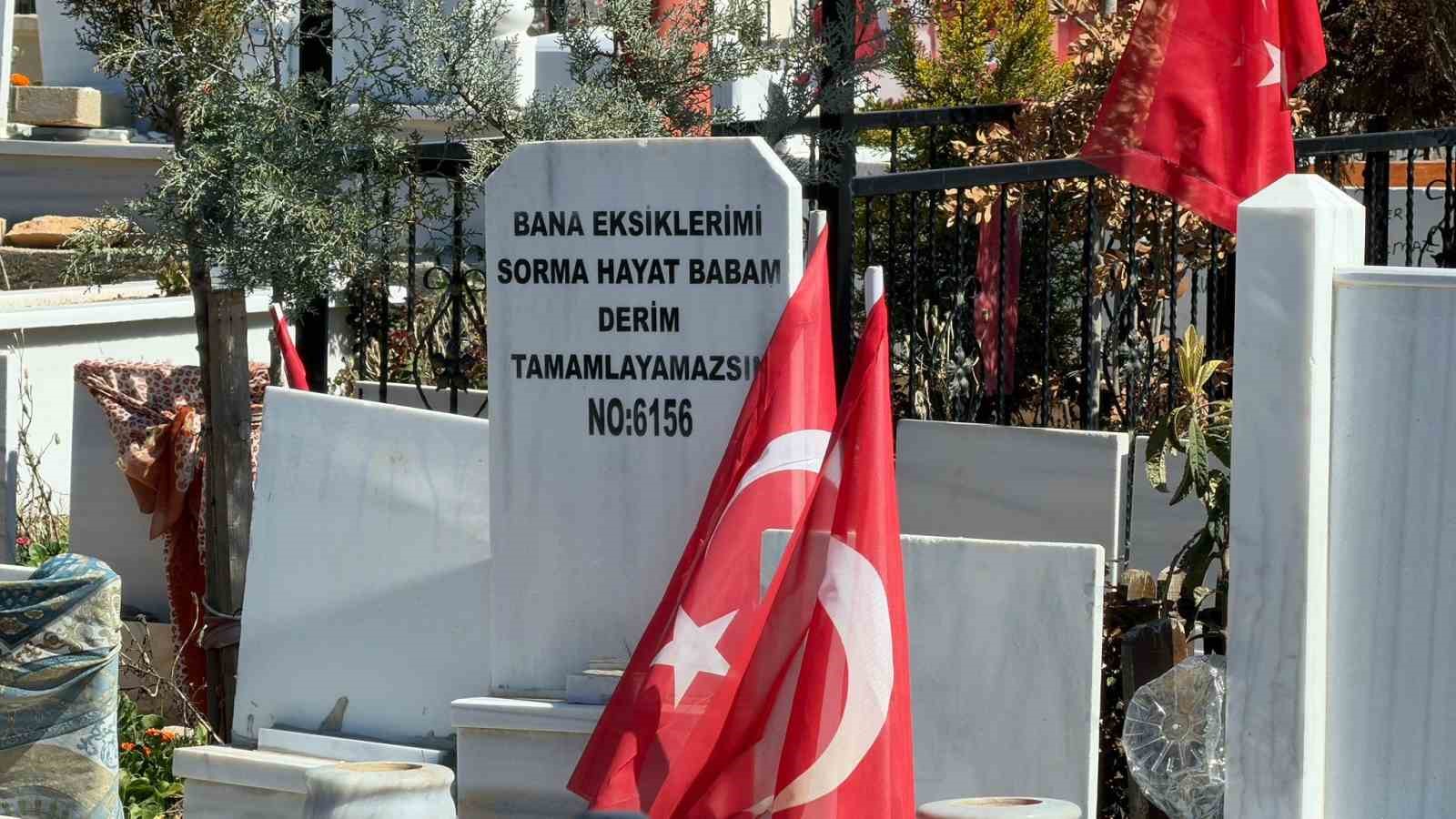 mezar taslarindaki her bir yazi huzne boguyor 1 iJ4CaOi9