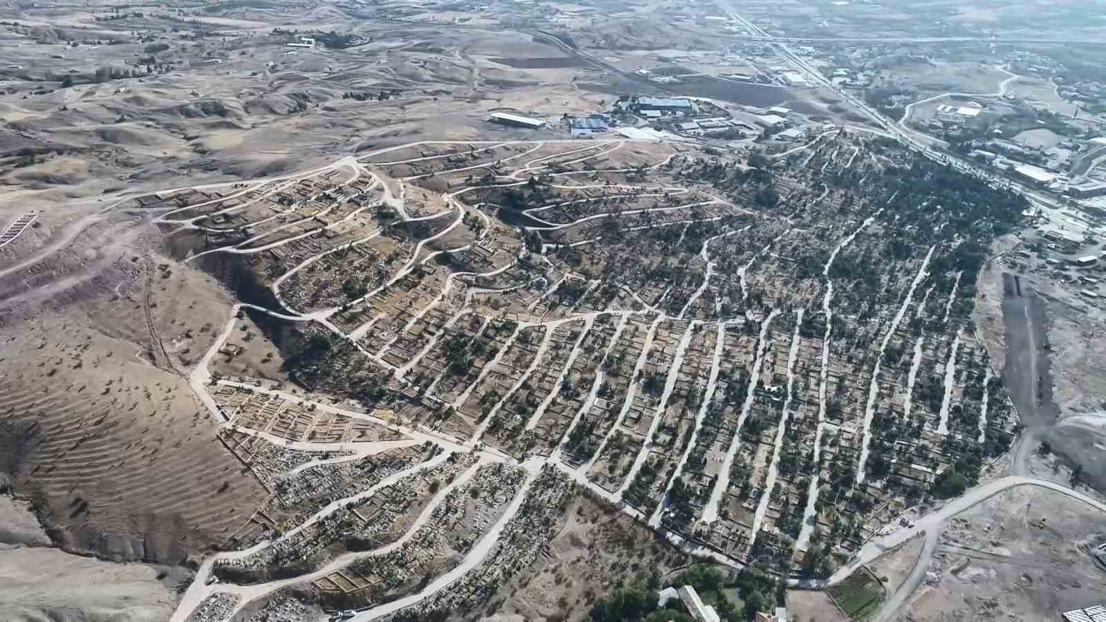mezarlar artik bir tik uzakta isteyen fotografini gorecek isteyen dua okutacak 5 ZLthq22k