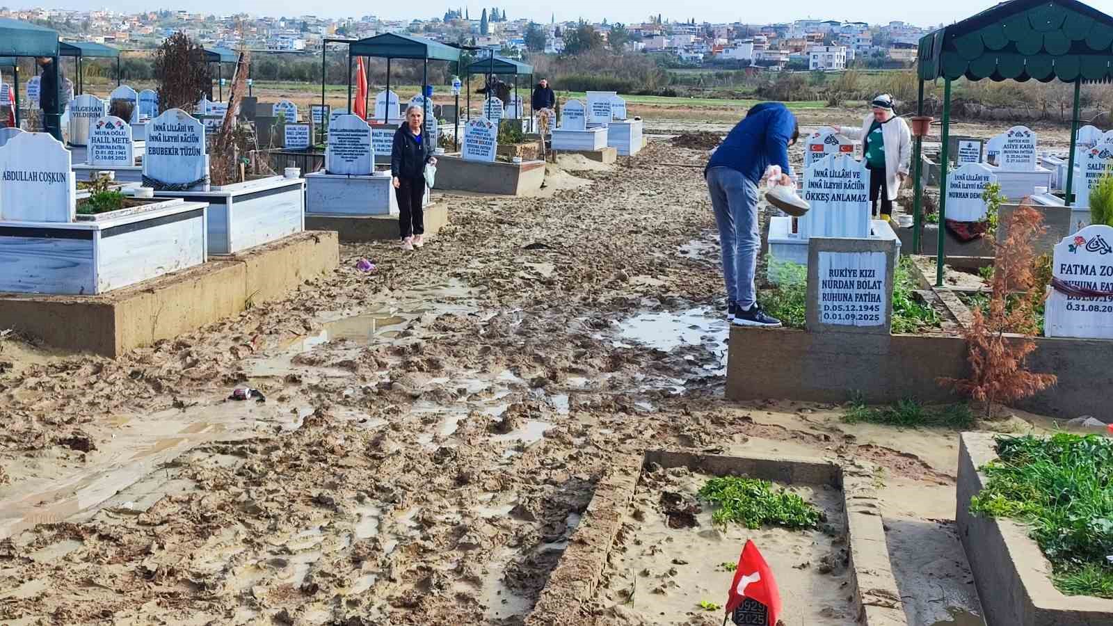 mezarlar selde coktu aileler isyan etti 0 L5eggSBO
