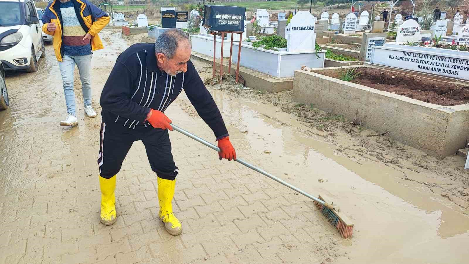 mezarlar selde coktu aileler isyan etti 8 wtpnlCRs