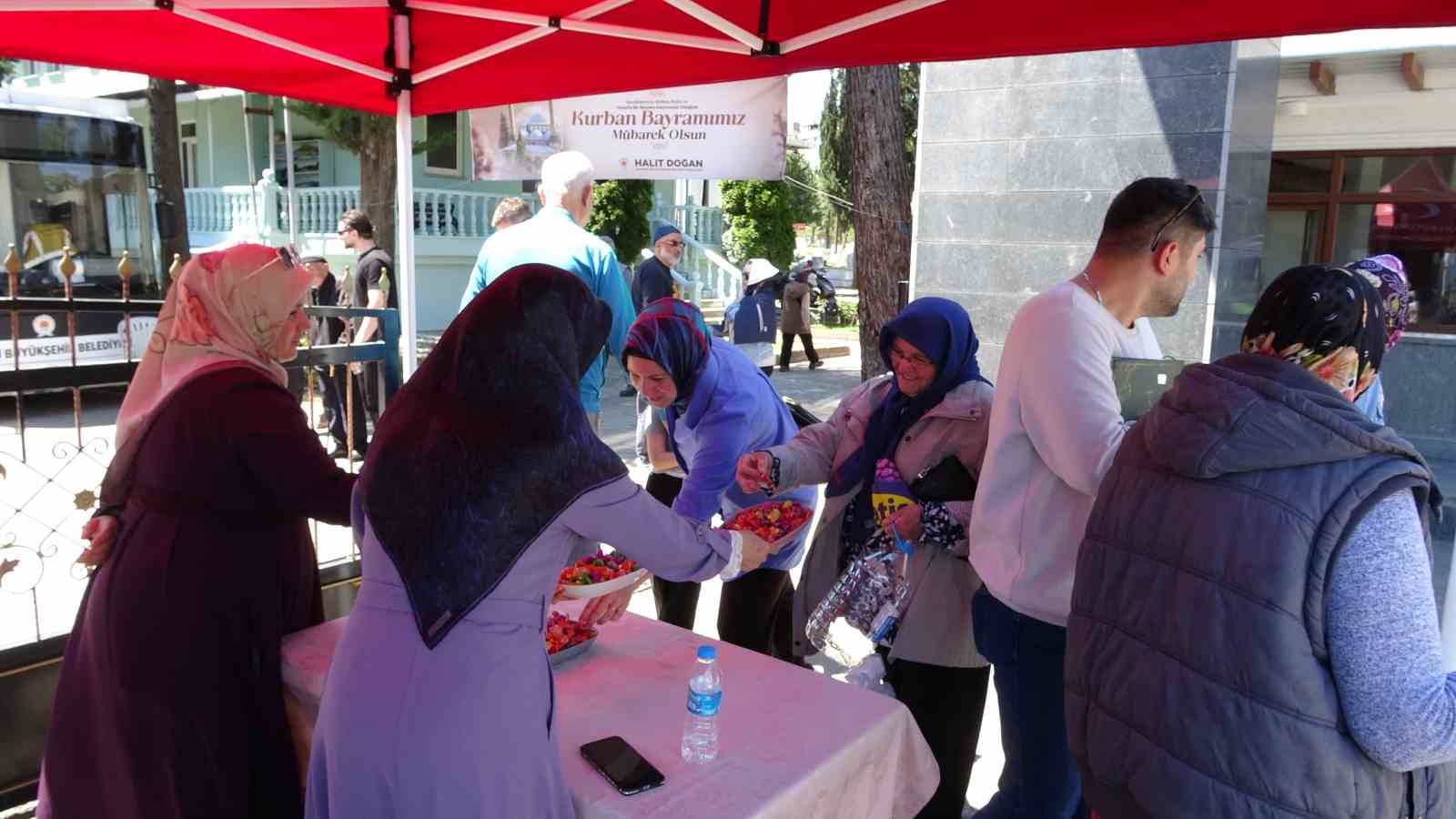Mezarlıklarda hüzün: 90 yaşındaki şehit annesinin 34 yıldır dinmeyen acısı 15 mezarliklarda huzun 90 yasindaki sehit annesinin 34 yildir dinmeyen acisi 11