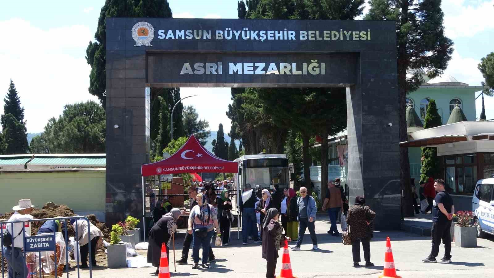 Mezarlıklarda hüzün: 90 yaşındaki şehit annesinin 34 yıldır dinmeyen acısı 16 mezarliklarda huzun 90 yasindaki sehit annesinin 34 yildir dinmeyen acisi 12 A4sY4sIZ
