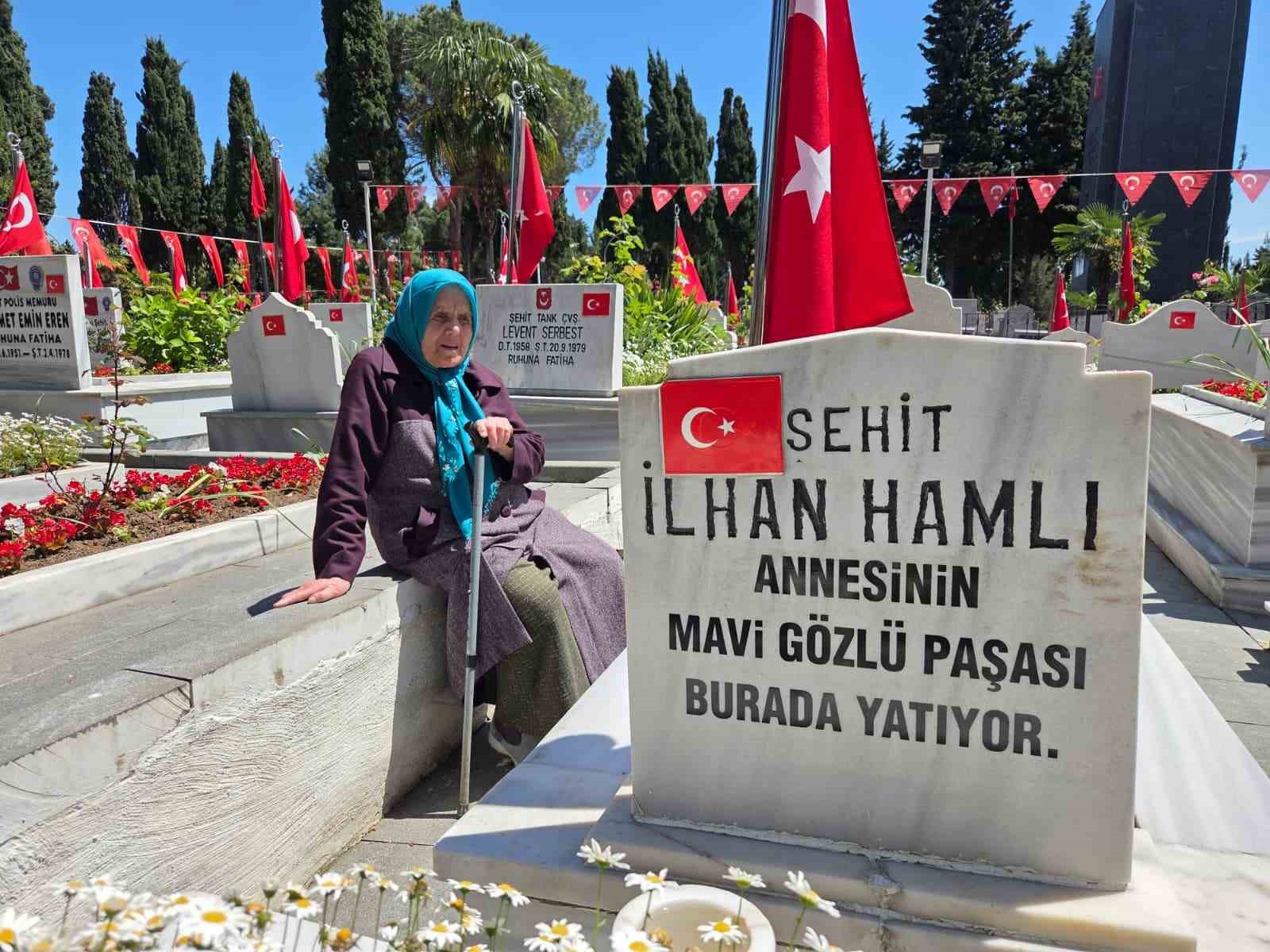 Mezarlıklarda hüzün: 90 yaşındaki şehit annesinin 34 yıldır dinmeyen acısı 8 mezarliklarda huzun 90 yasindaki sehit annesinin 34 yildir dinmeyen acisi 4 XnuS5ybq