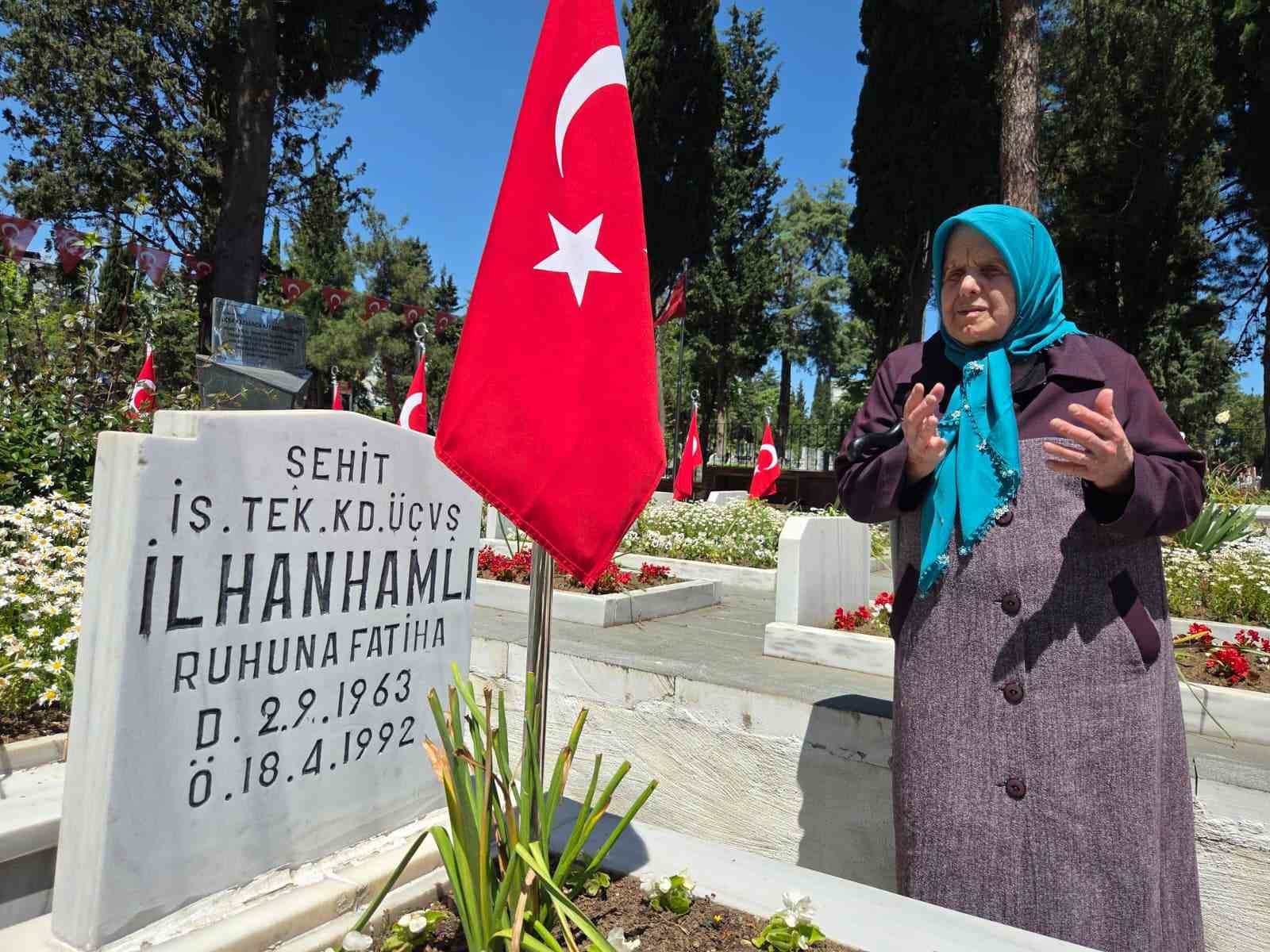 Mezarlıklarda hüzün: 90 yaşındaki şehit annesinin 34 yıldır dinmeyen acısı 12 mezarliklarda huzun 90 yasindaki sehit annesinin 34 yildir dinmeyen acisi 8 twqknMJr