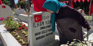 mezarliklarda-huzun-90-yasindaki-sehit-annesinin-34-yildir-dinmeyen-acisi-mbWjiIkE.jpg