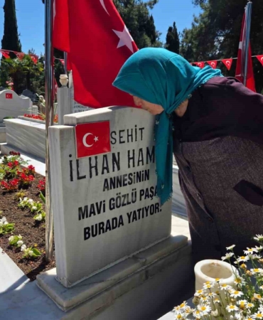 mezarliklarda-huzun-90-yasindaki-sehit-annesinin-34-yildir-dinmeyen-acisi-mbWjiIkE.jpg