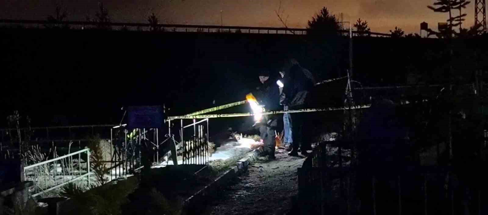 mezarlikta cop poseti icinde cenin bulundu 3 QQFNe62E