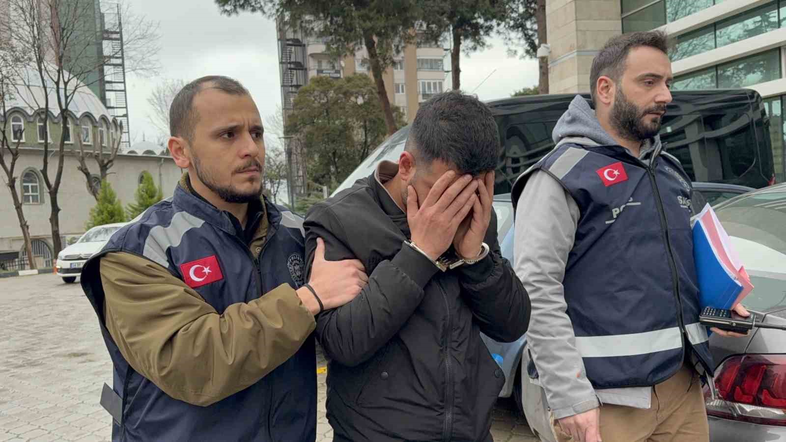 mezarlikta defin islemi sirasinda bir kisiyi silahla yaralayan sahis yakalandi 0 A4zScPmD
