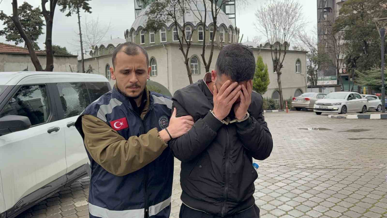 mezarlikta defin islemi sirasinda bir kisiyi silahla yaralayan sahis yakalandi 2 UYBaZc4Y