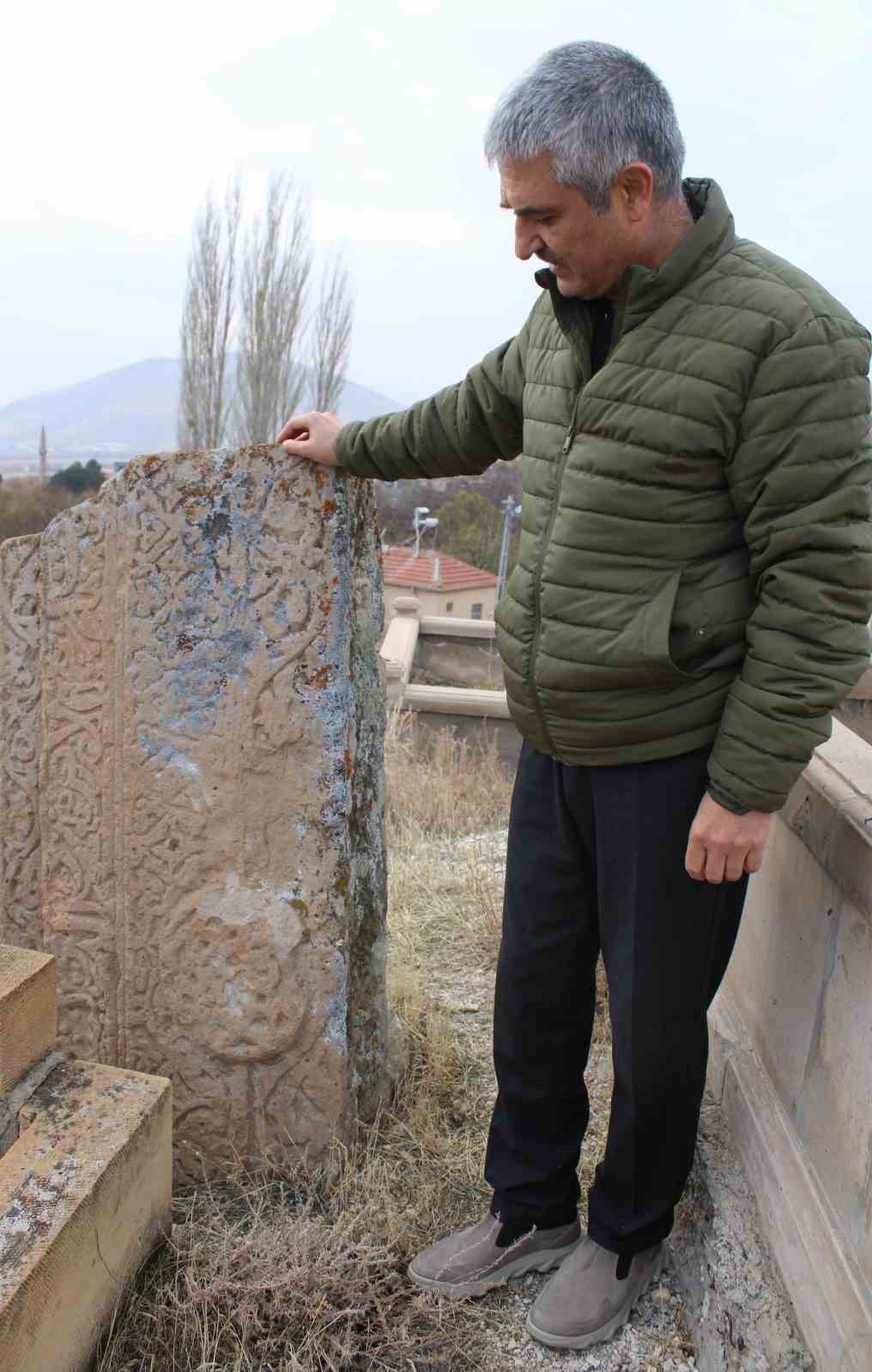 mezarliktaki esrarengiz tas 5 USCOcdXb