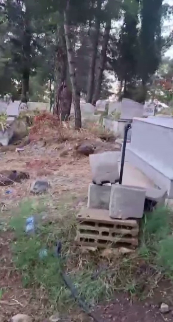 Mezarlıktaki muslukları çalan hırsızlara vatandaştan tepki 9 mezarliktaki musluklari calan hirsizlara vatandastan tepki 5 IqBhAUhi