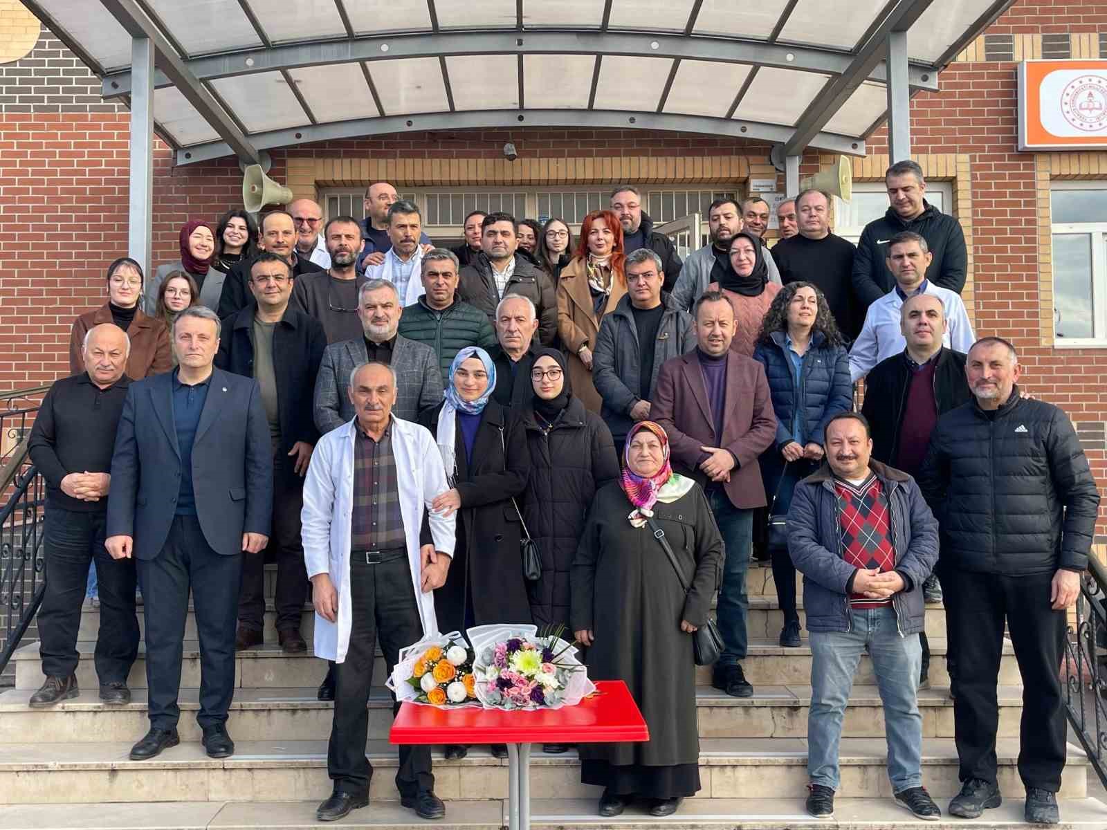mezun ogrencilerinden ogretmenlerine unutulmaz veda 3 AjXeO5SK