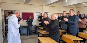 mezun-ogrencilerinden-ogretmenlerine-unutulmaz-veda-TCVqARSH.jpg