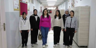 mezun-oldugu-lisede-30-yildir-ogretmenlik-yapiyor-bsivC4hO.jpg