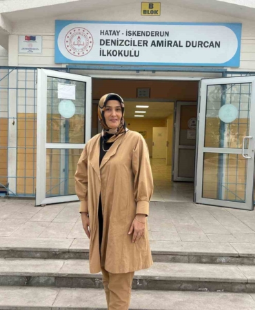 mezun-oldugu-okula-atanan-ogretmenden-duygulandiran-vefa-dCxHNS67.jpg