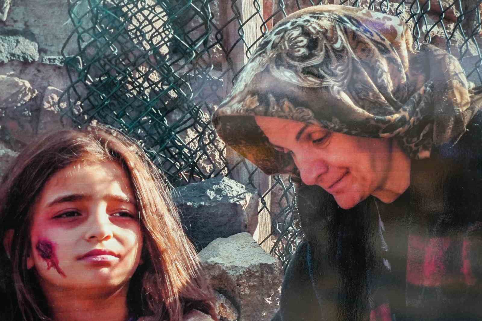 mezuniyet odevi icin fotograflarla gazzeli kadinlari anlattilar 4 YwCqJDJq