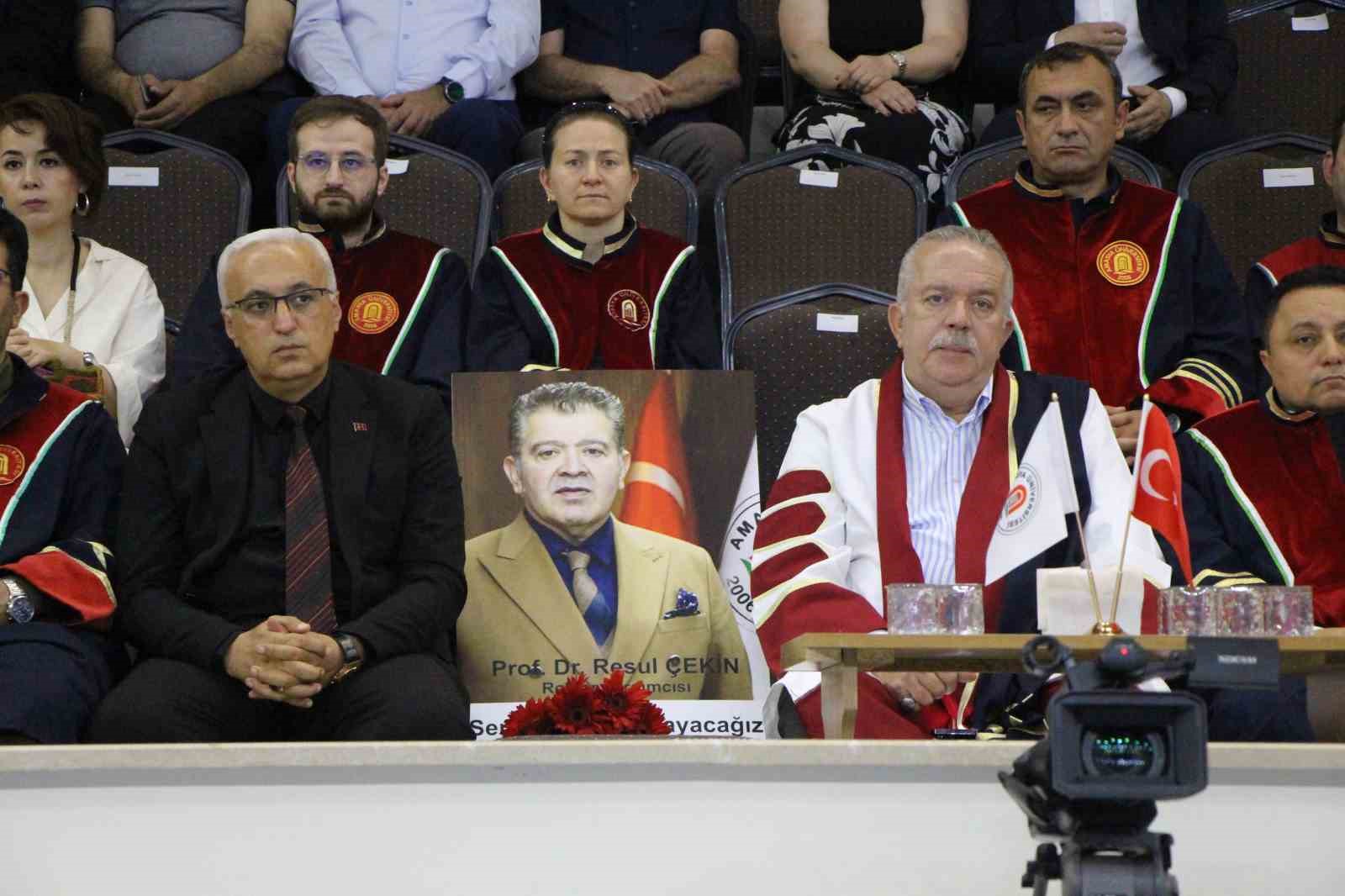 Mezuniyet töreninde gözyaşları sel oldu 5 mezuniyet toreninde gozyaslari sel oldu 1 WCn1XukI
