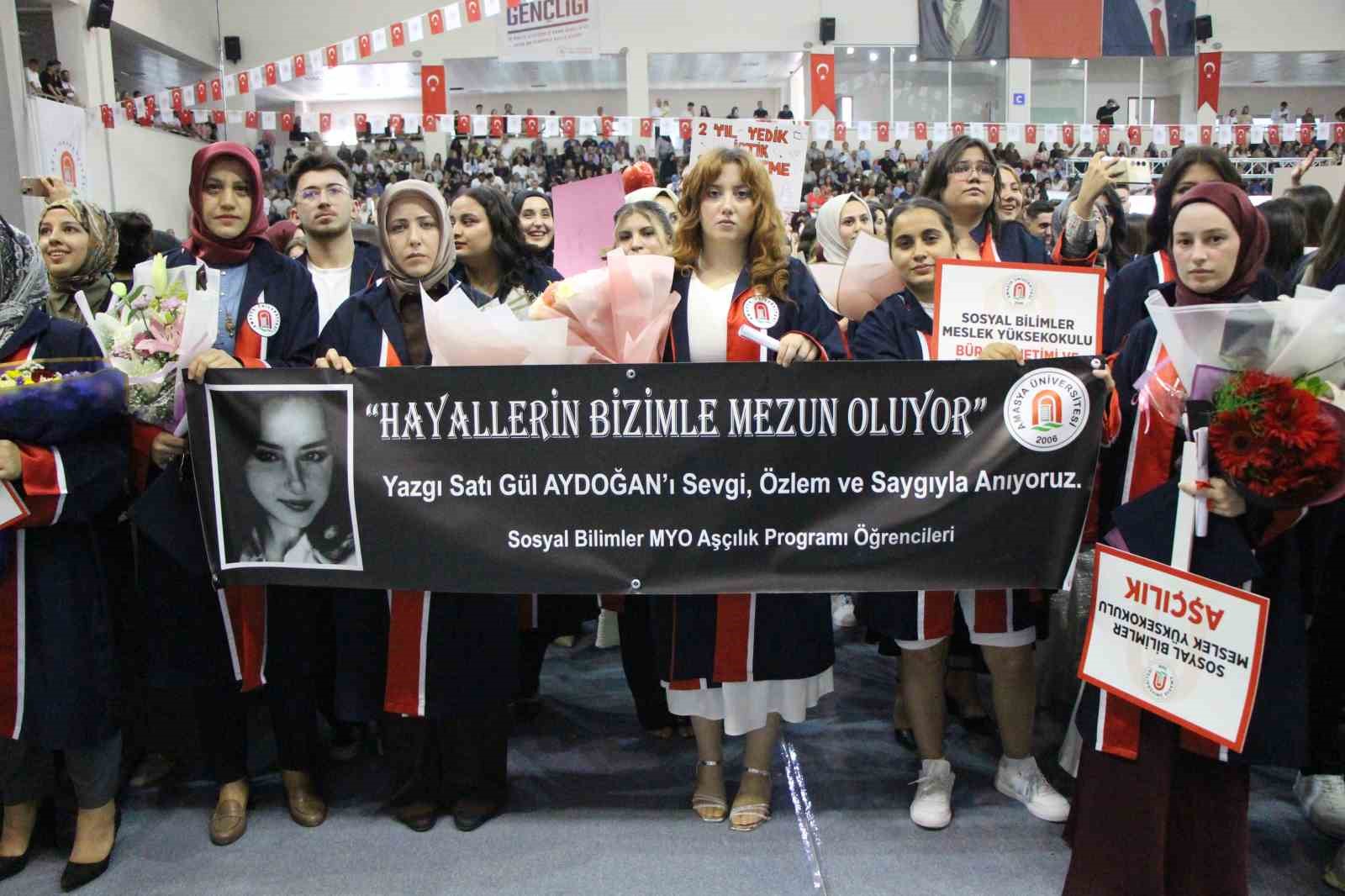 Mezuniyet töreninde gözyaşları sel oldu 7 mezuniyet toreninde gozyaslari sel oldu 3 1nM9Jr5s