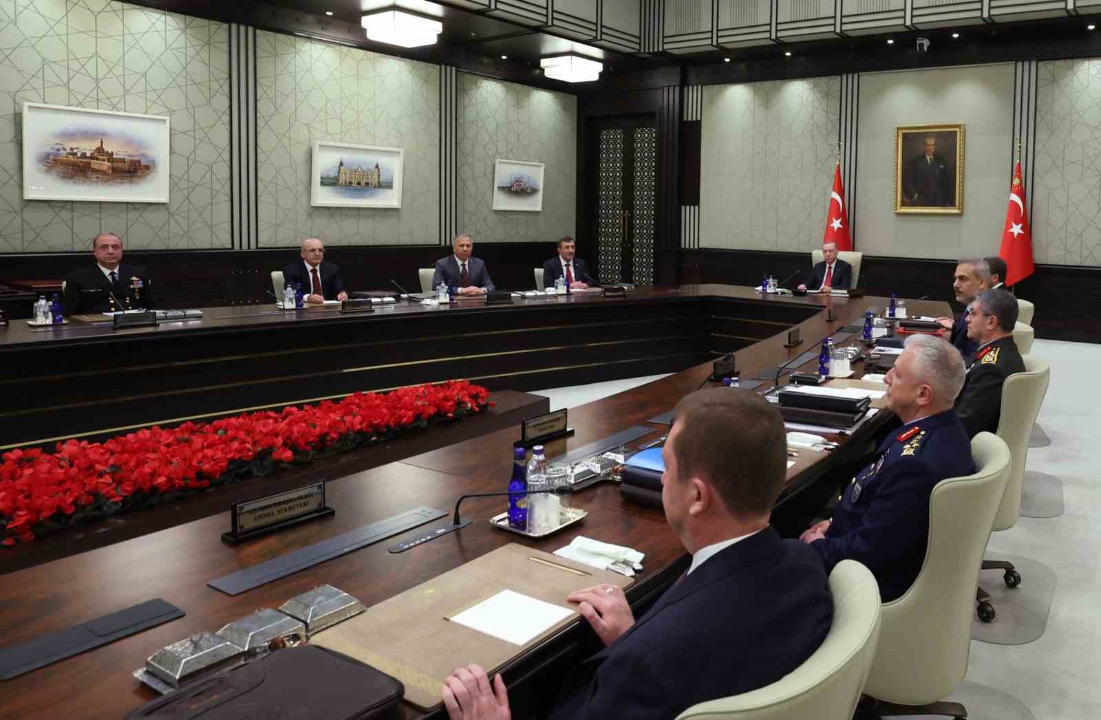 MGK Bildirisi: "Türkiye, Gazze’de istikrarın teminatı olacak mekanizmalarda sorumluluk üstlenmeye hazır" 10 mgk bildirisi turkiye gazzede istikrarin teminati olacak mekanizmalarda sorumluluk ustlenmeye hazir 6 nRPEPYAF
