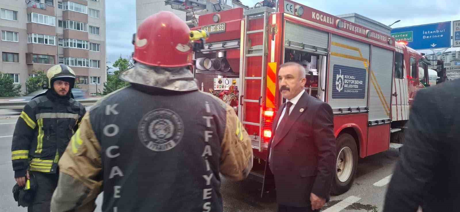 MHP Dilovası Teşkilatı üyelerini taşıyan otobüste yangın çıktı 6 mhp dilovasi teskilati uyelerini tasiyan otobuste yangin cikti 2 QKlW8usX