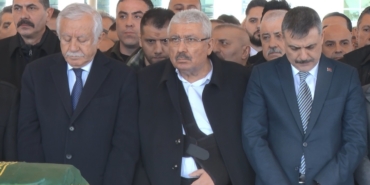 mhp-genel-baskan-yardimcisi-yalcinin-annesi-son-yolculuguna-ugurlandi-nZgsgpxL.jpg