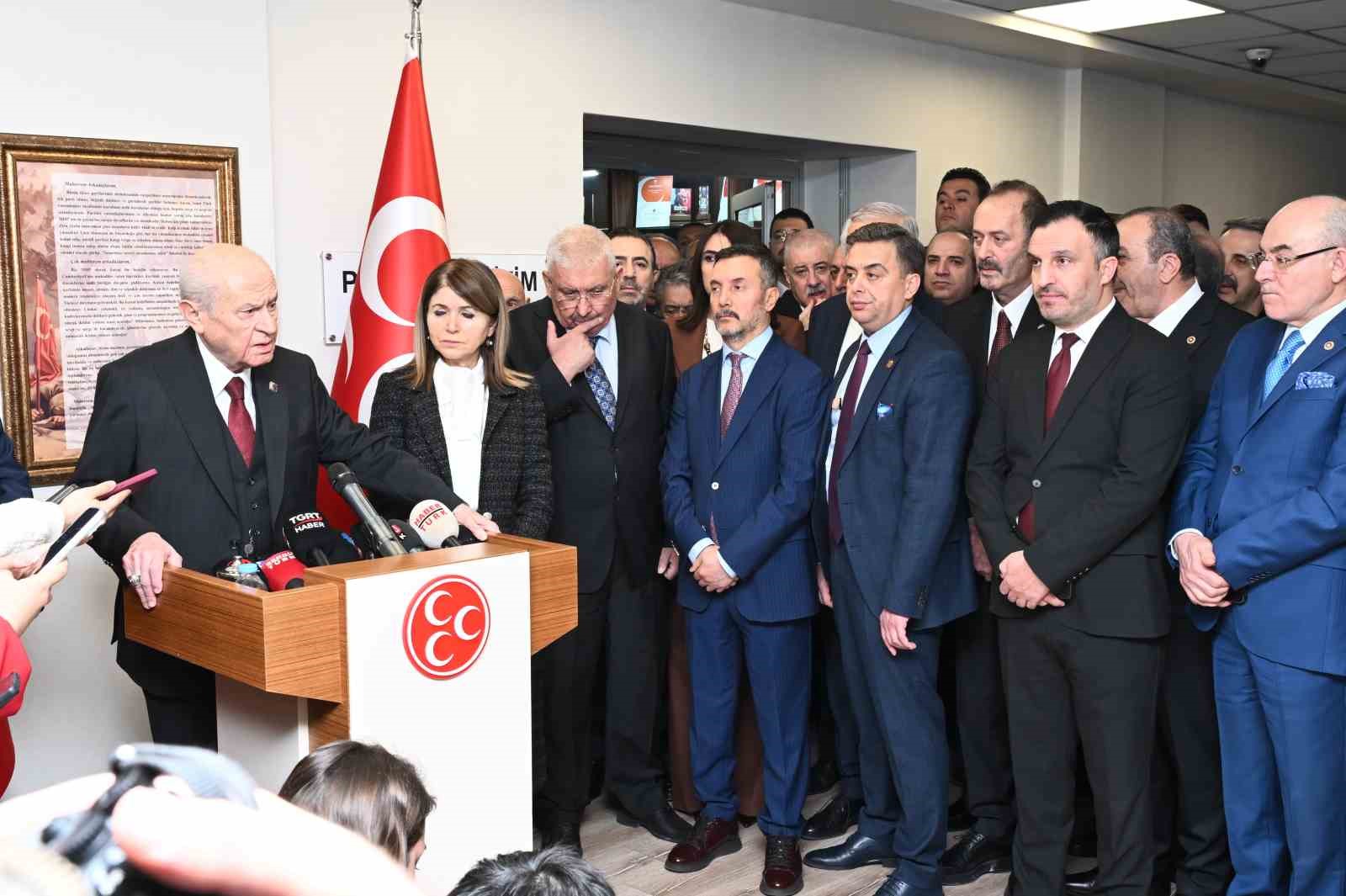 mhp genel baskani bahceli izzet bey akademik kariyer calismalarina agirlik vermek icin musaade istemislerdir nSb7DCYb