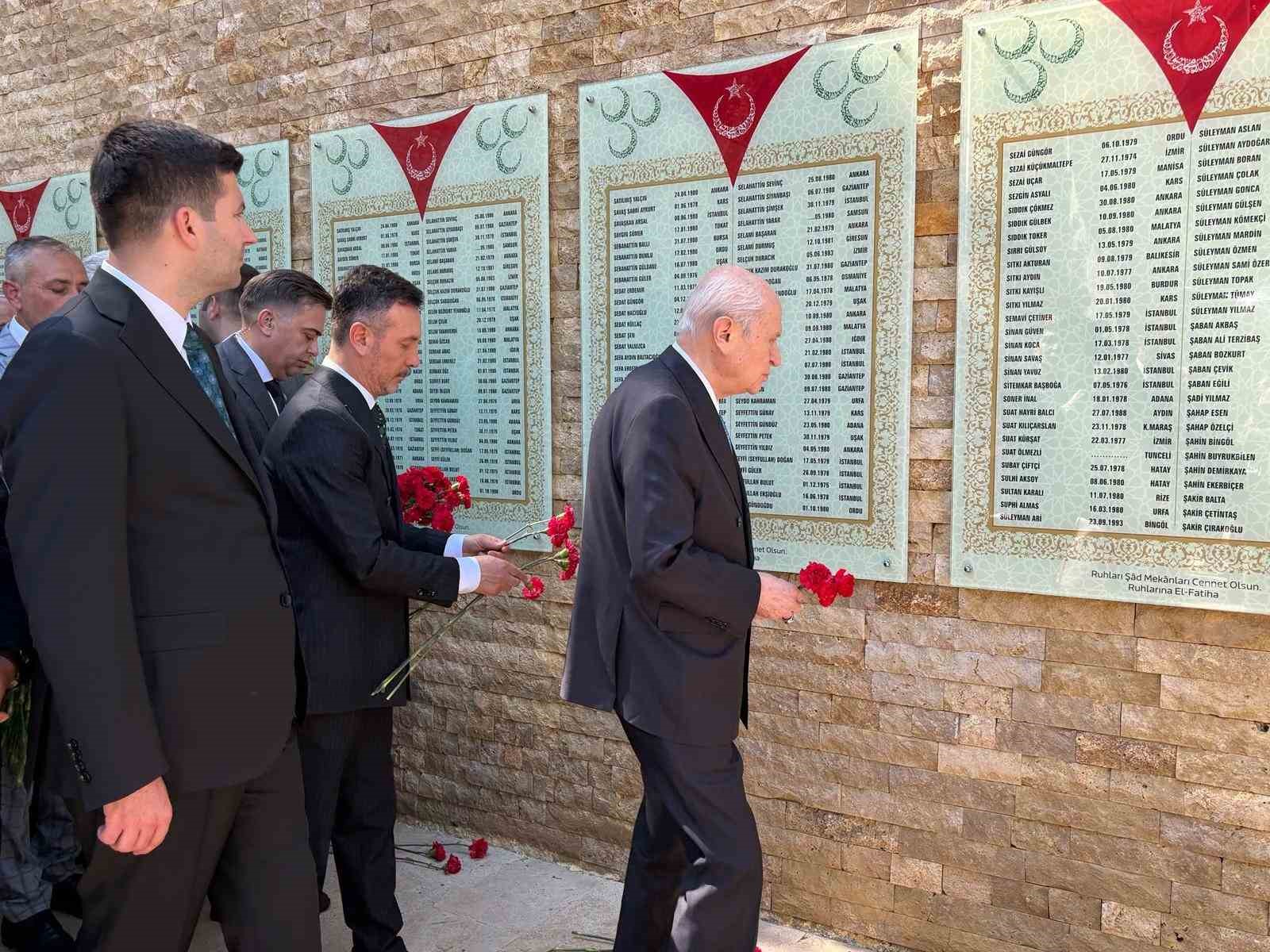 mhp genel baskani bahceli ulkucu sehitler anitini ziyaret etti 1 B3baj5mL