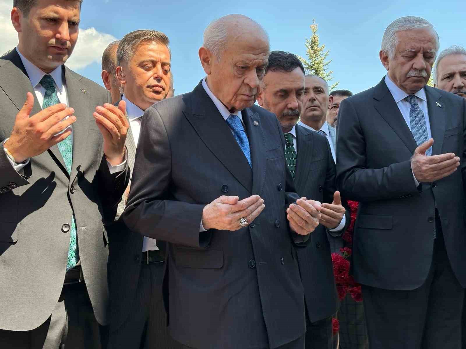 mhp genel baskani bahceli ulkucu sehitler anitini ziyaret etti 2 9HRyPaGr