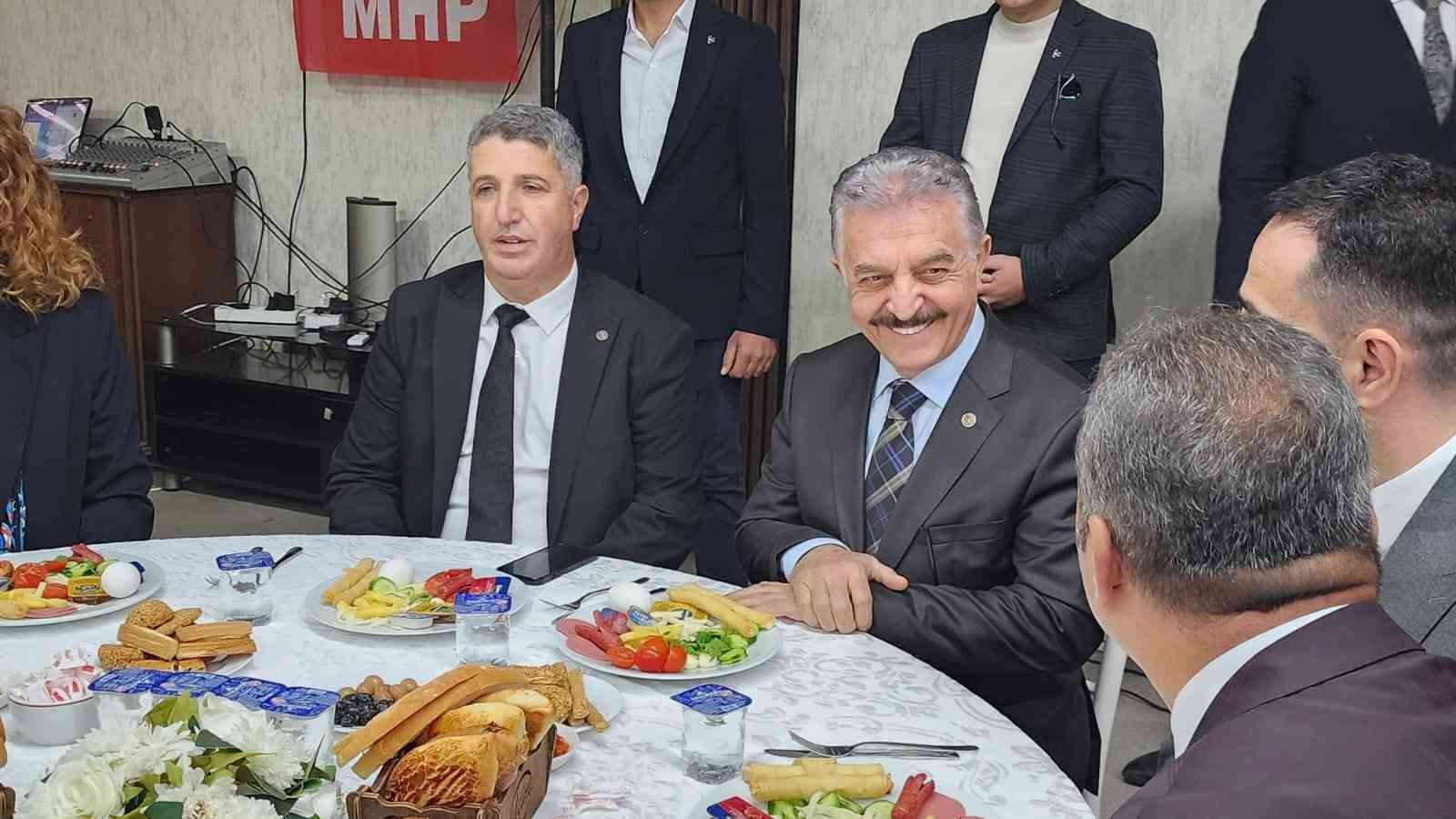 mhp genel sekreteri buyukataman sehit ve gazi aileleri ile bulustu 1 ug5JgLu6