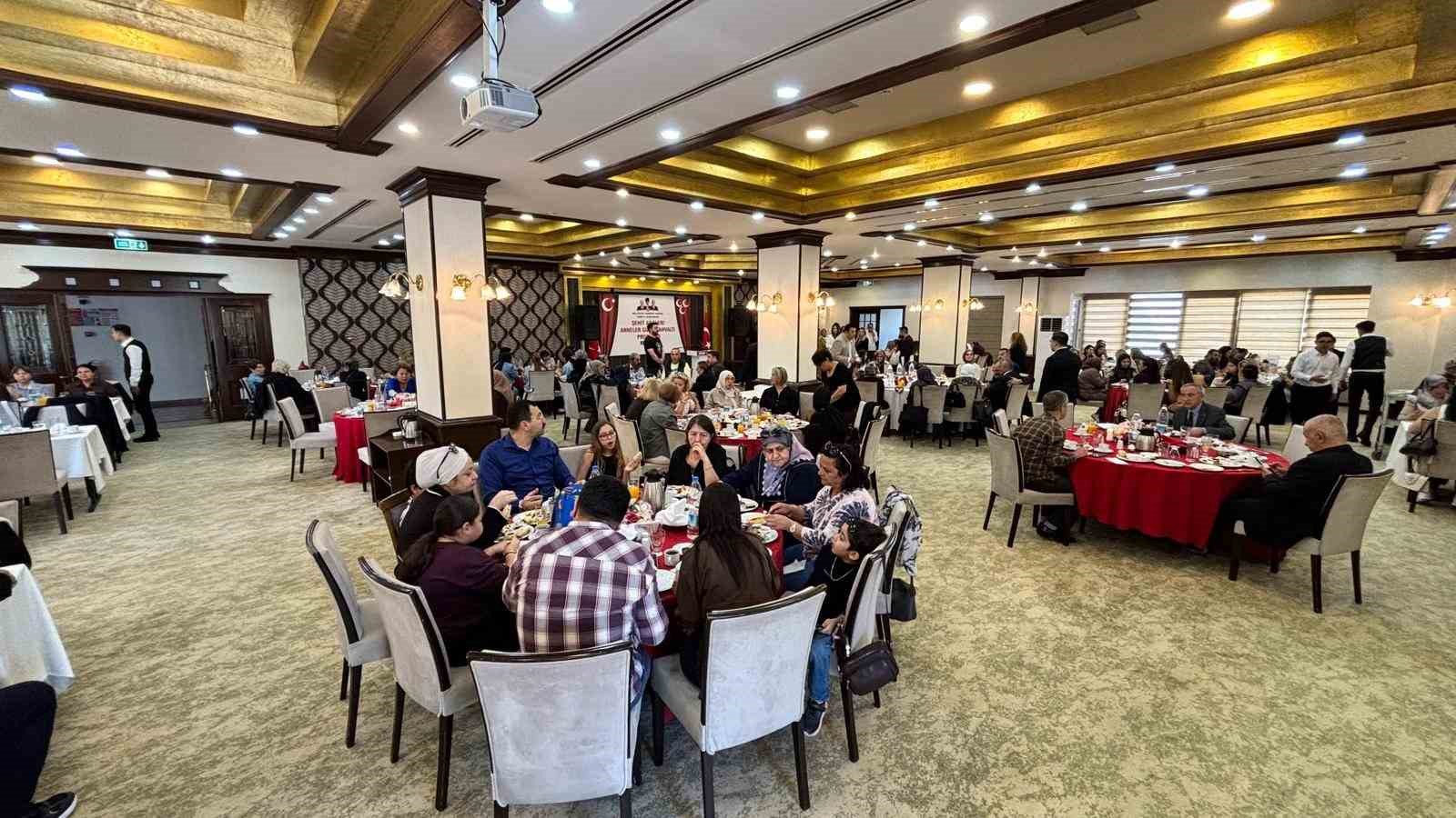 MHP İzmir İl Başkanlığı’ndan anlamlı Anneler Günü kutlaması 5 mhp izmir il baskanligindan anlamli anneler gunu kutlamasi 1 BPsQl7LH