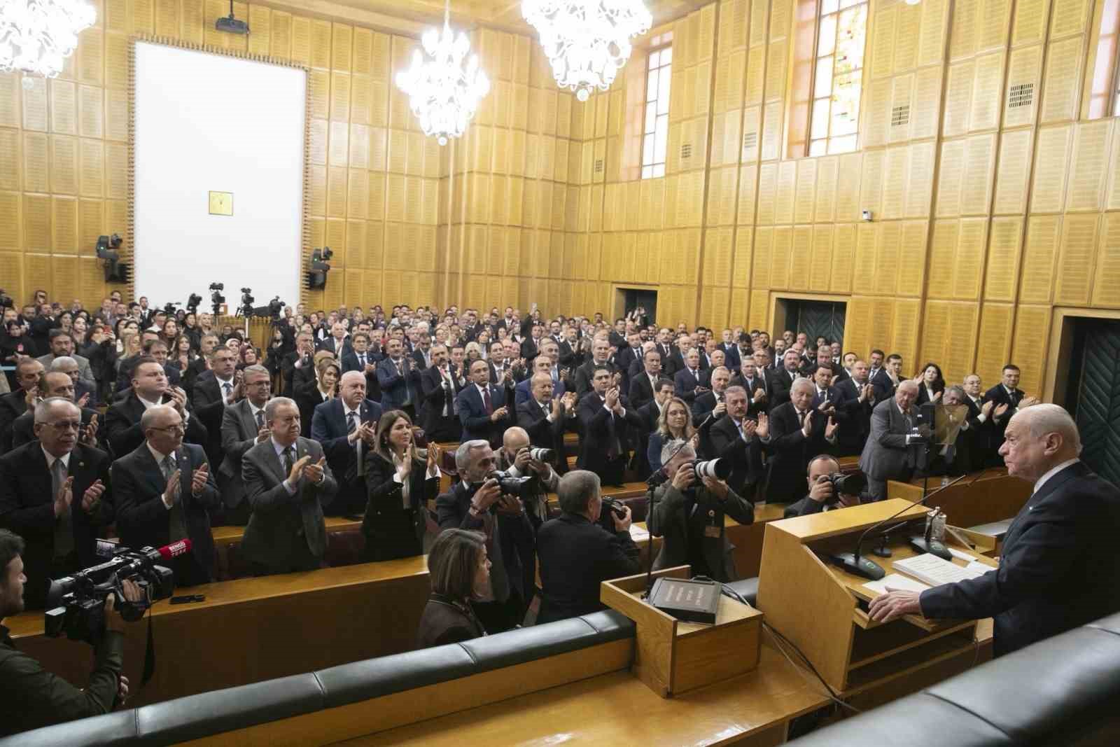 MHP lideri Bahçeli: "Abdullah Öcalan için statü açığı Terörsüz Türkiye hedefinin başarısına hizmet edecek biçimde ele alınmalıdır" 6 mhp lideri bahceli abdullah ocalan icin statu acigi terorsuz turkiye hedefinin basarisina hizmet edecek 5h5nY6ul