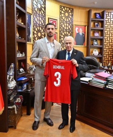 mhp-lideri-bahceli-milli-futbolcu-demirali-kabul-etti-6NqgGVkE.jpg