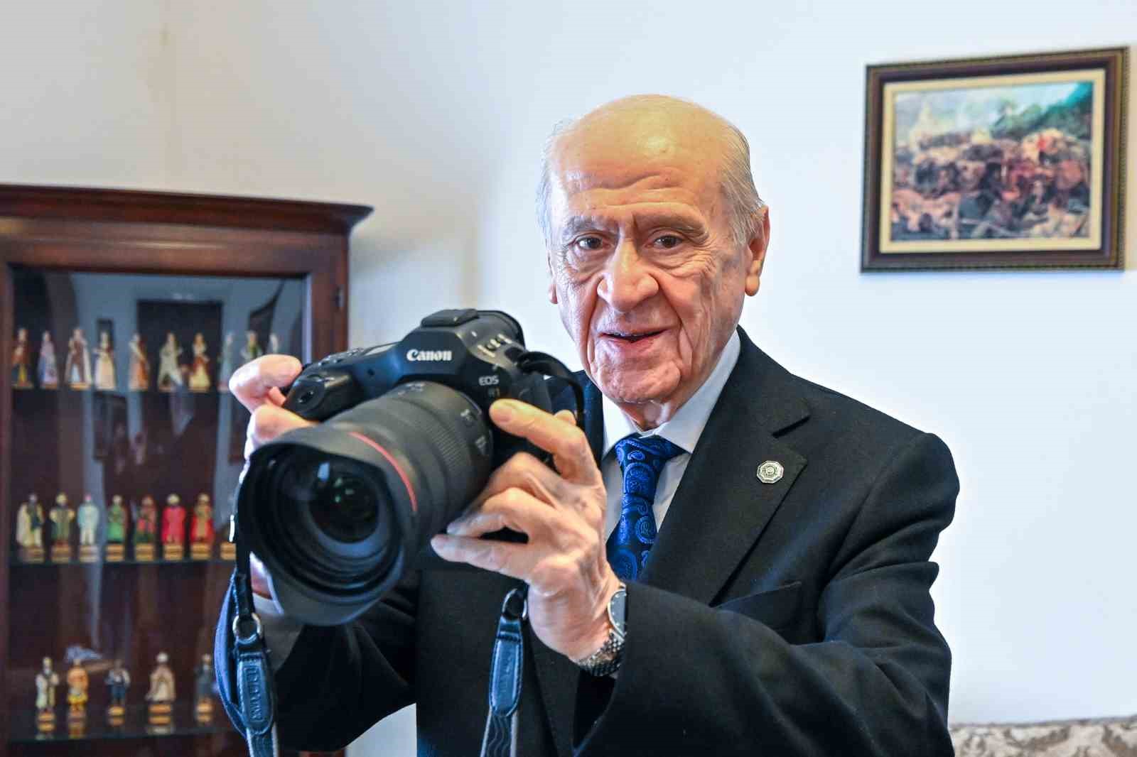 mhp lideri bahceli tfmd heyetinin fotografini bizzat cekti 1 n6e8VXm4