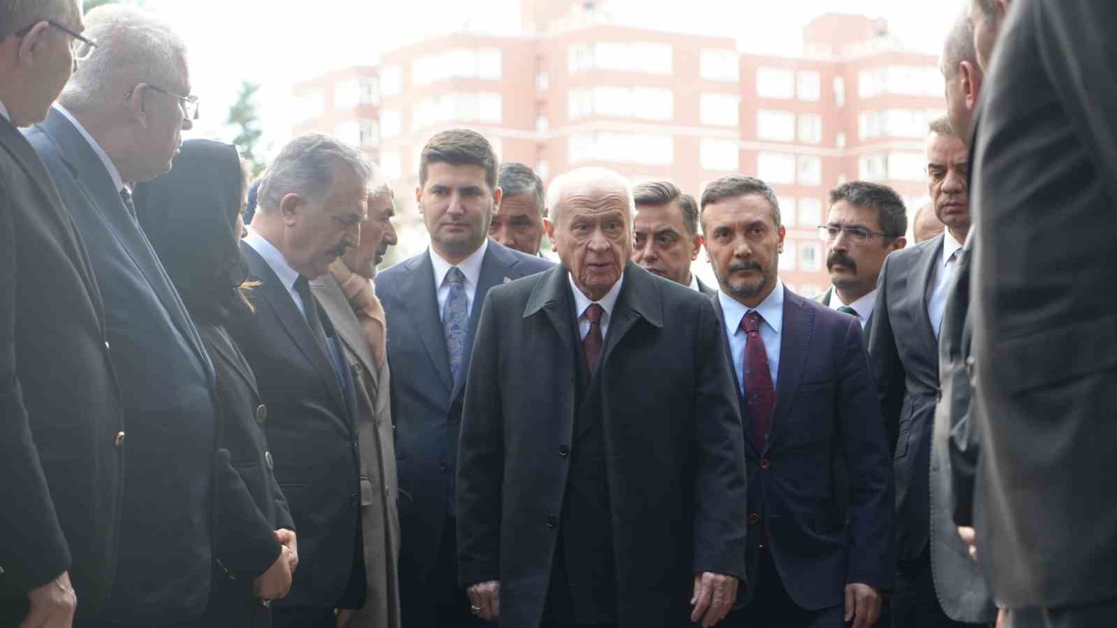 mhp lideri bahceli turkesin kabrini ziyaret etti 1