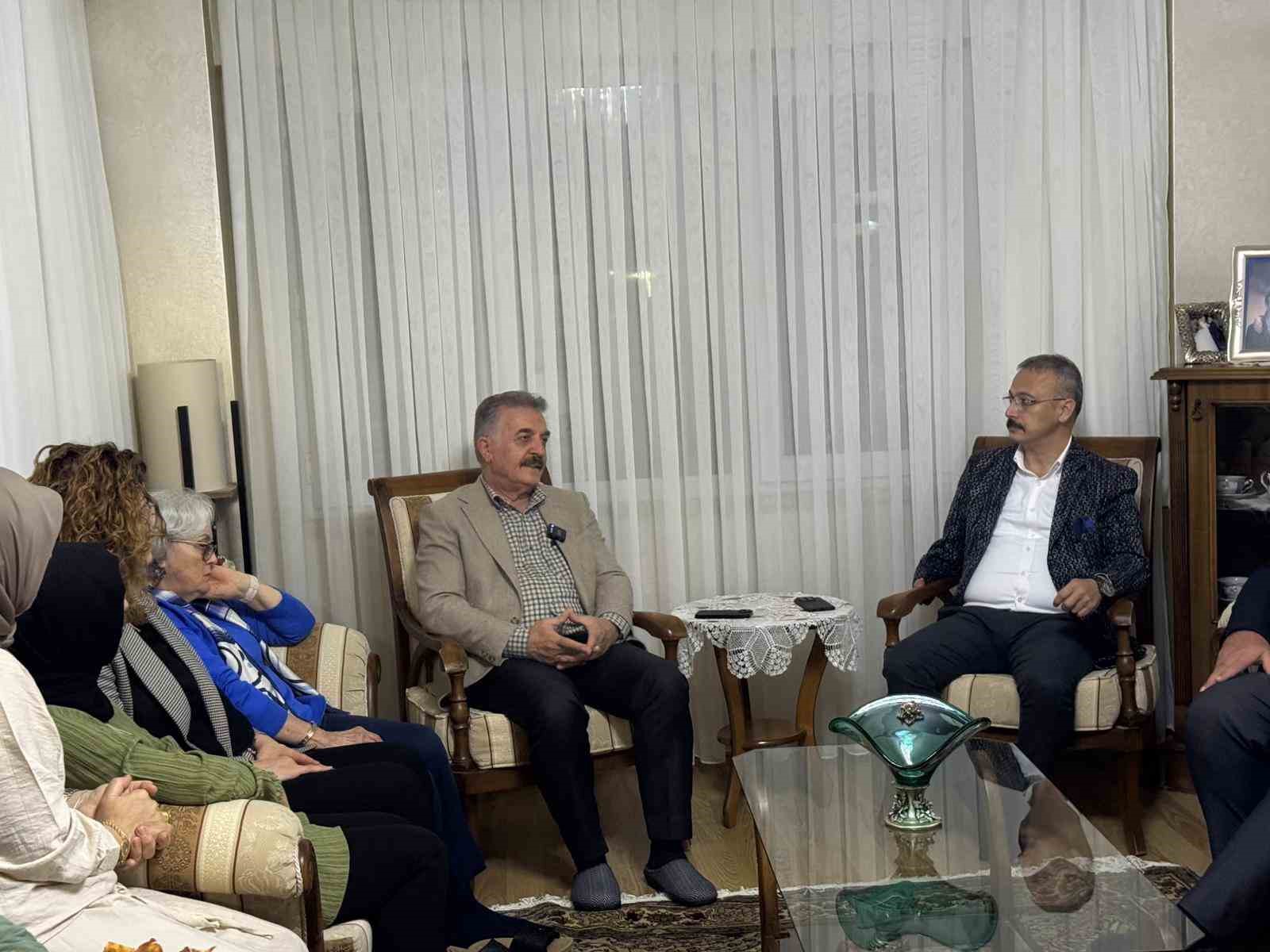 mhp terorsuz turkiye hedefiyle kapi kapi vatandasla bulusuyor 1 Vt4LHkg2