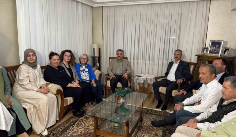 mhp-terorsuz-turkiye-hedefiyle-kapi-kapi-vatandasla-bulusuyor-LyinROqz.jpg