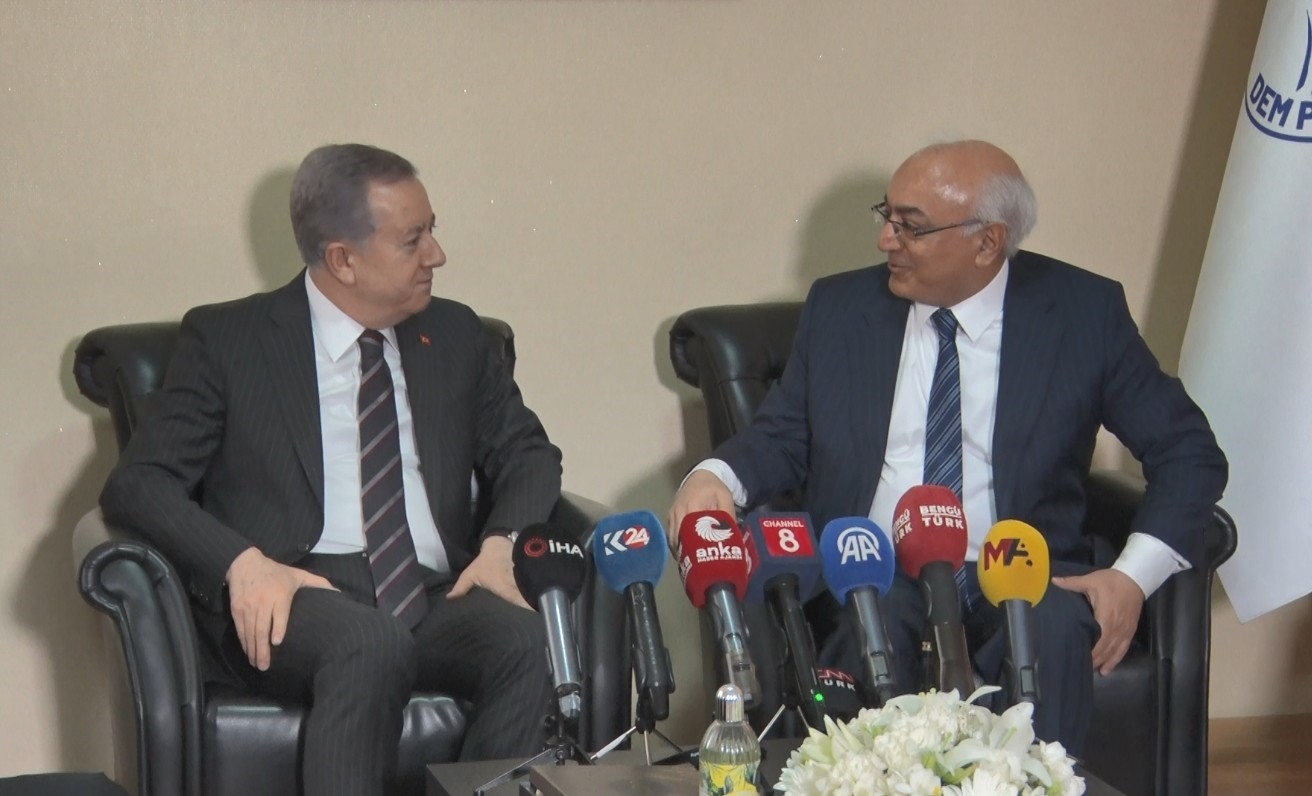 mhp ve dem parti bayramlasti 1 u7crKBSe